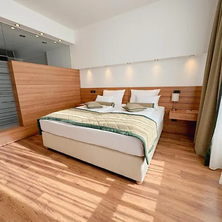 Via 4*